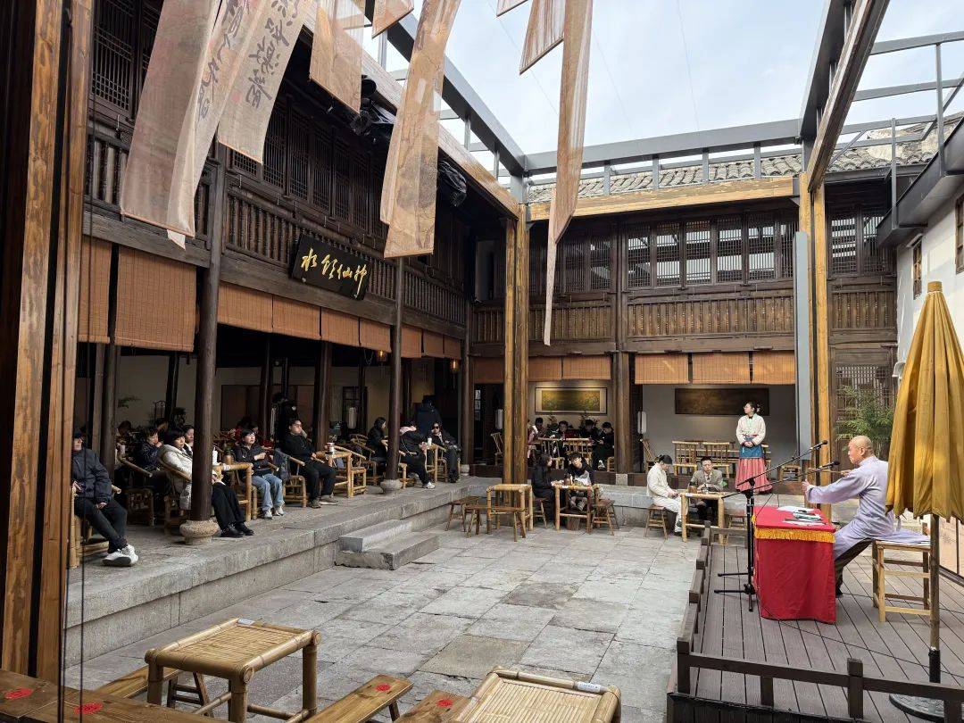 临海“讲大书”回归，大书场茶馆成府城“新晋顶流”